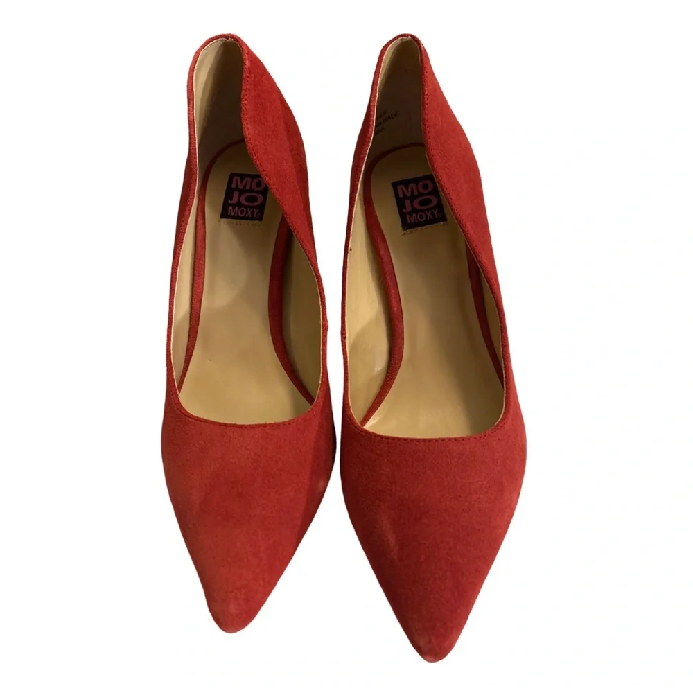 New Mojo Moxy Red Suede pumps.          ‎ 8.5M